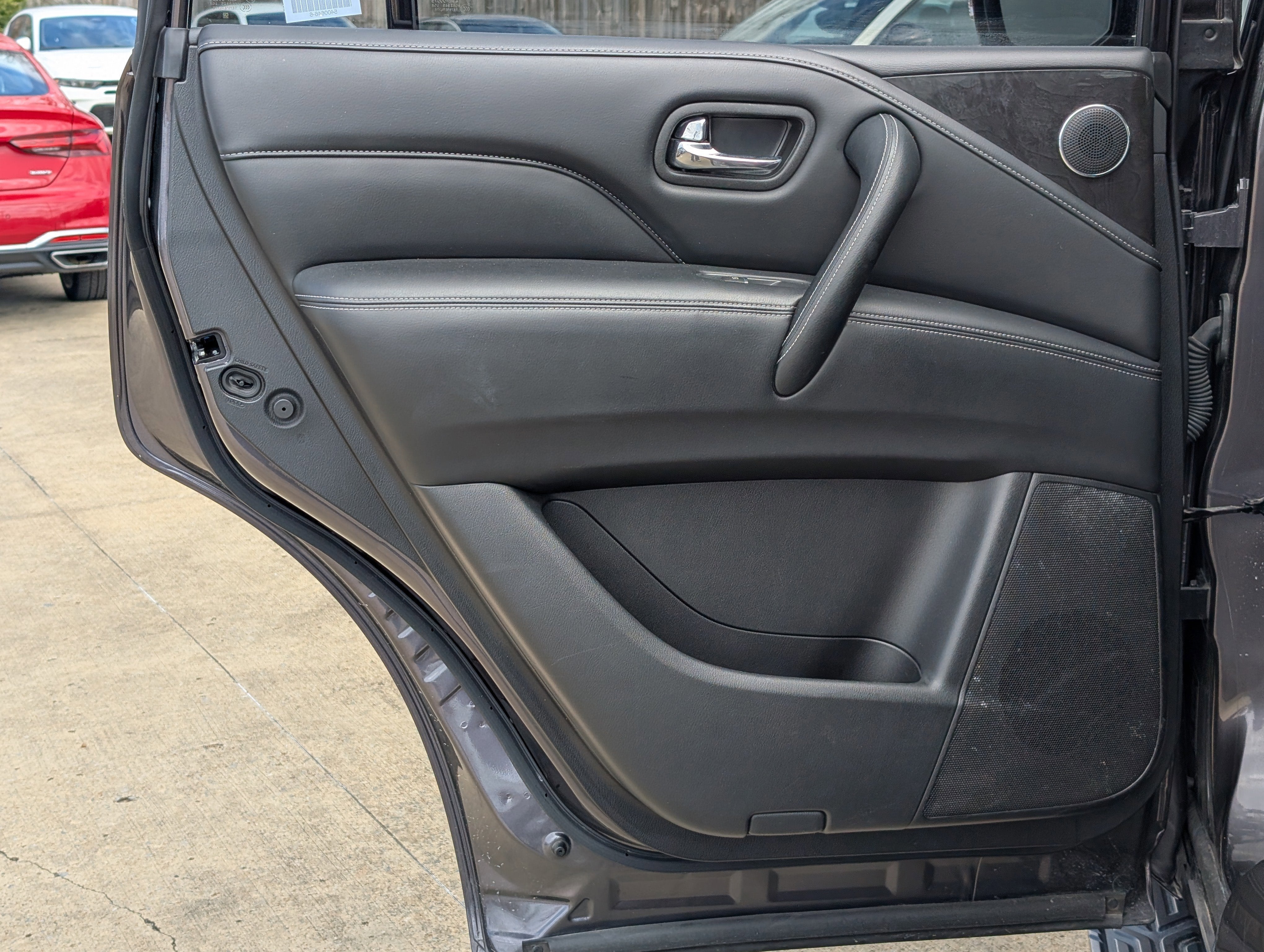 2024 INFINITI QX80 LUXE