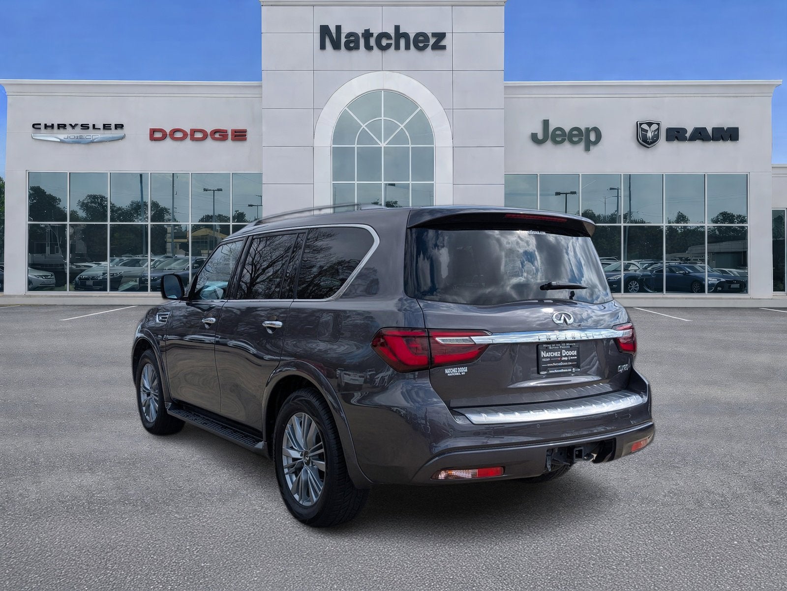 2024 INFINITI QX80 LUXE