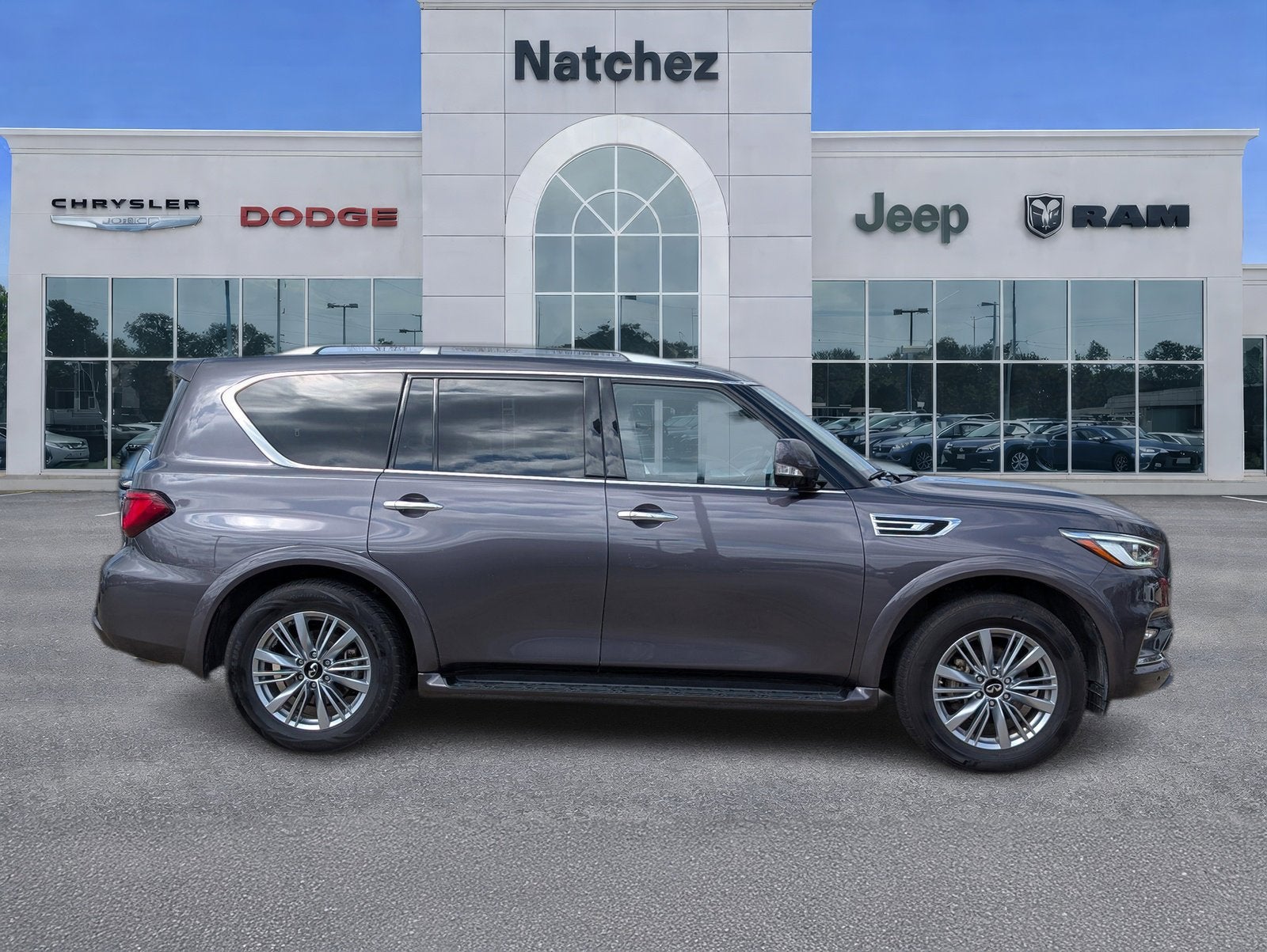2024 INFINITI QX80 LUXE