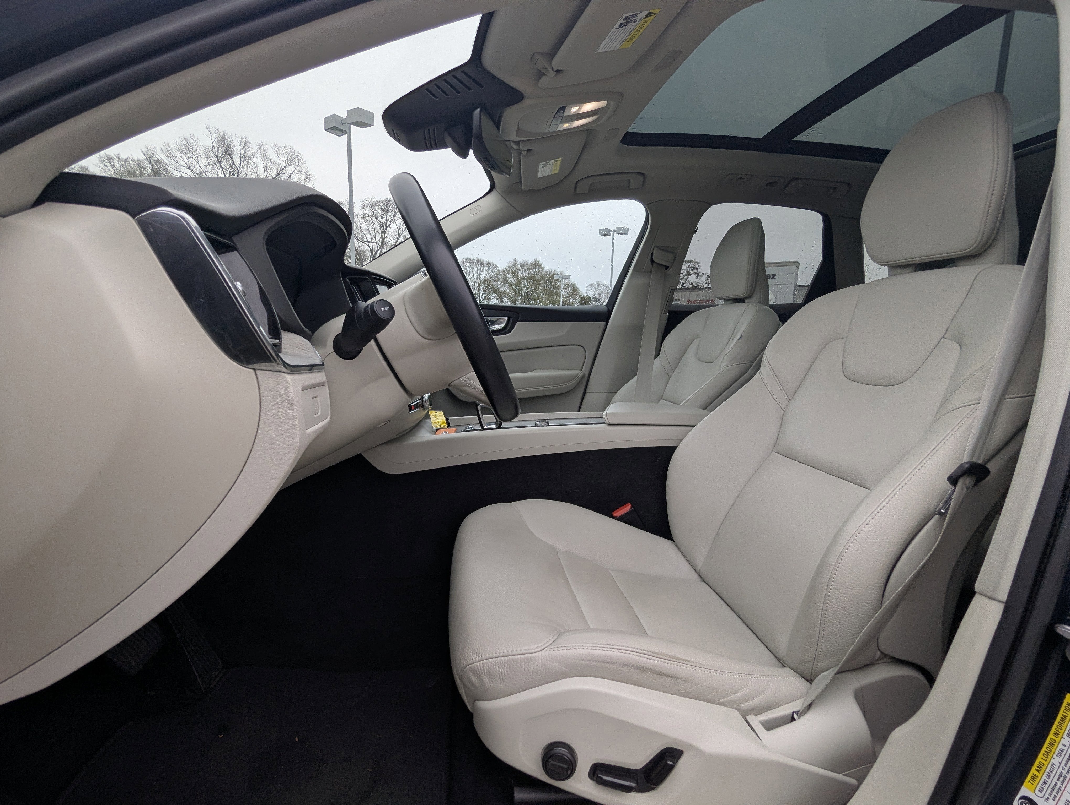 2023 Volvo XC60 B5 Plus Dark Theme