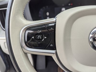 2023 Volvo XC60 B5 Plus Dark Theme