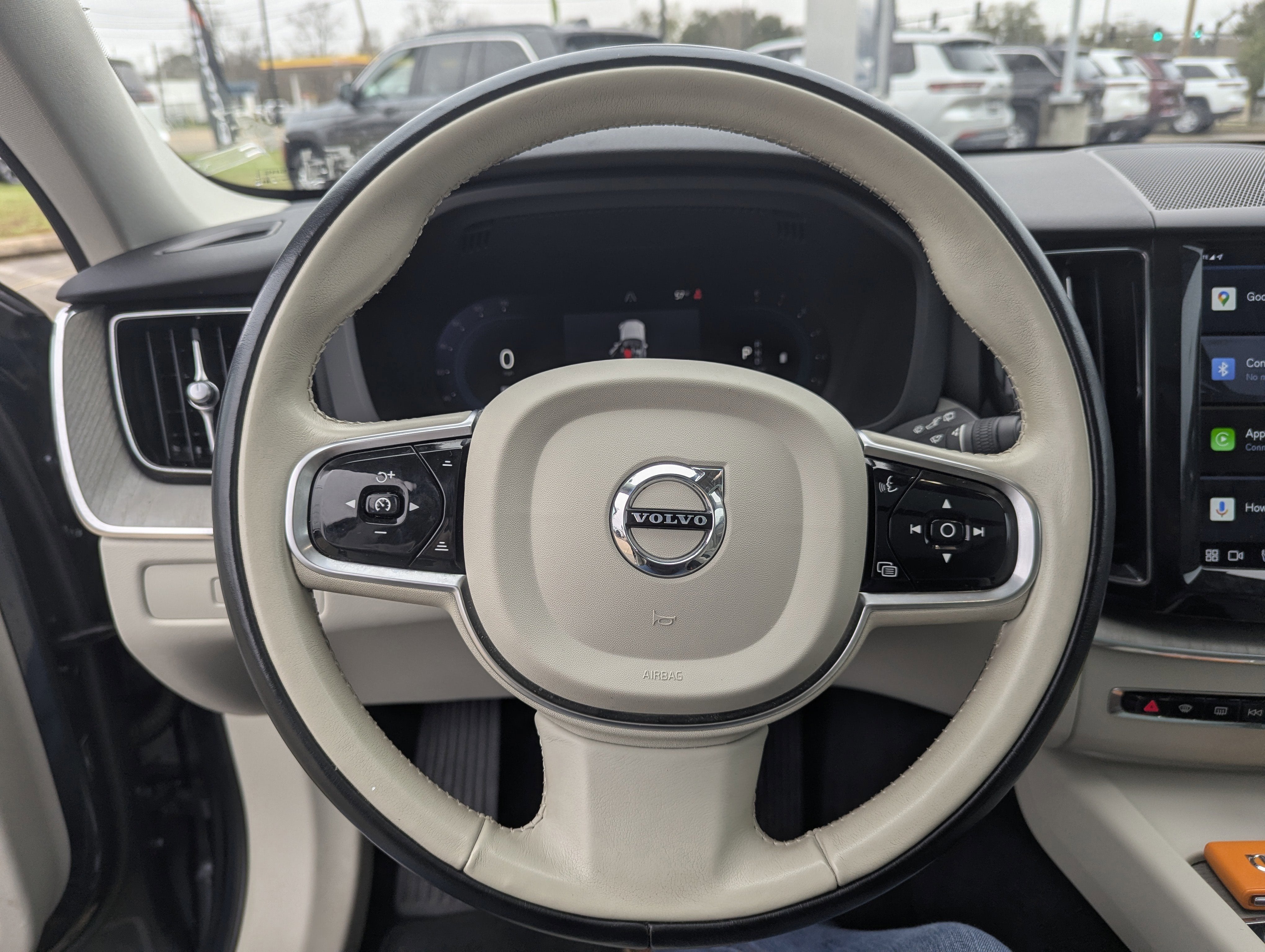 2023 Volvo XC60 B5 Plus Dark Theme