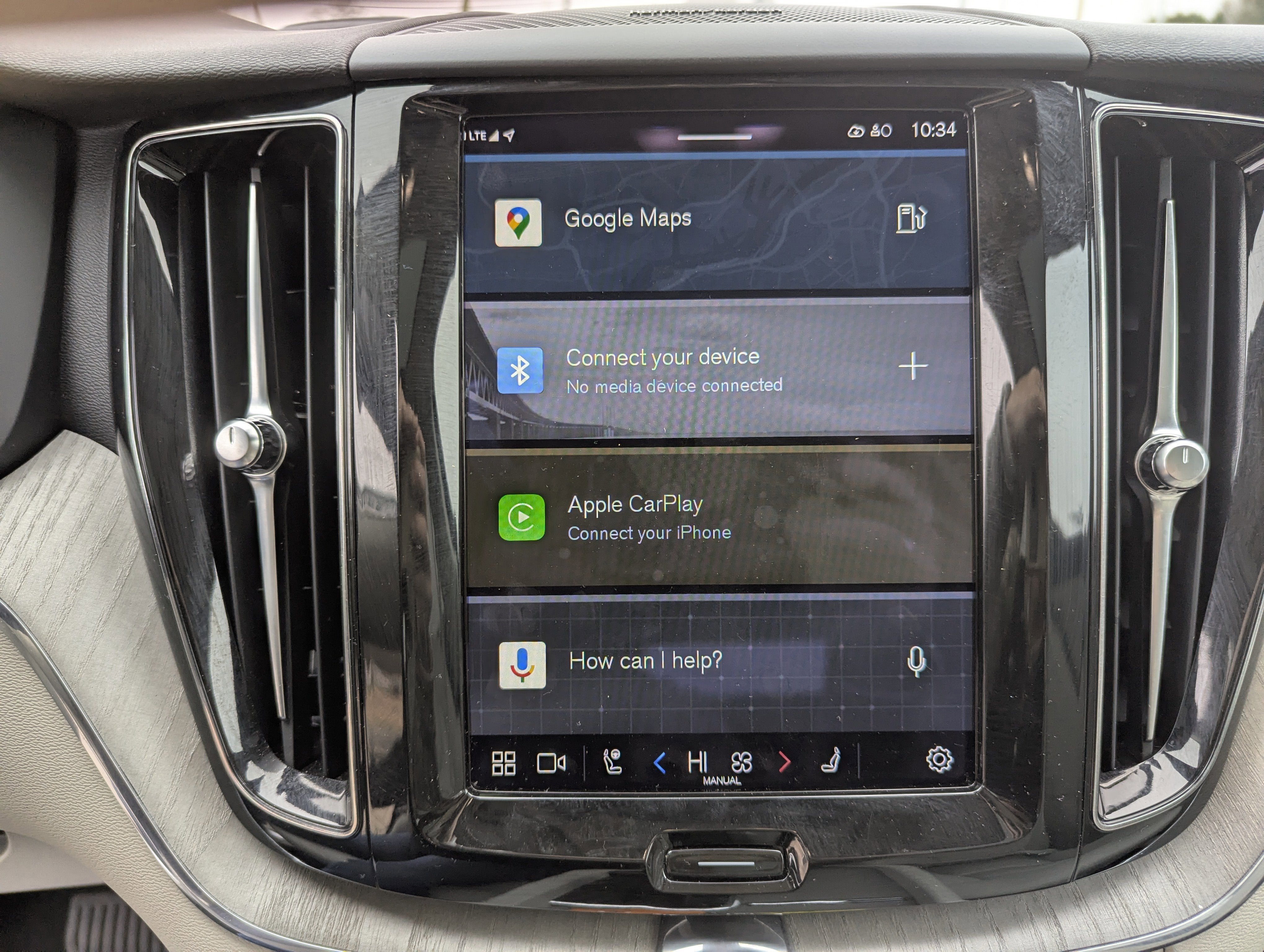 2023 Volvo XC60 B5 Plus Dark Theme