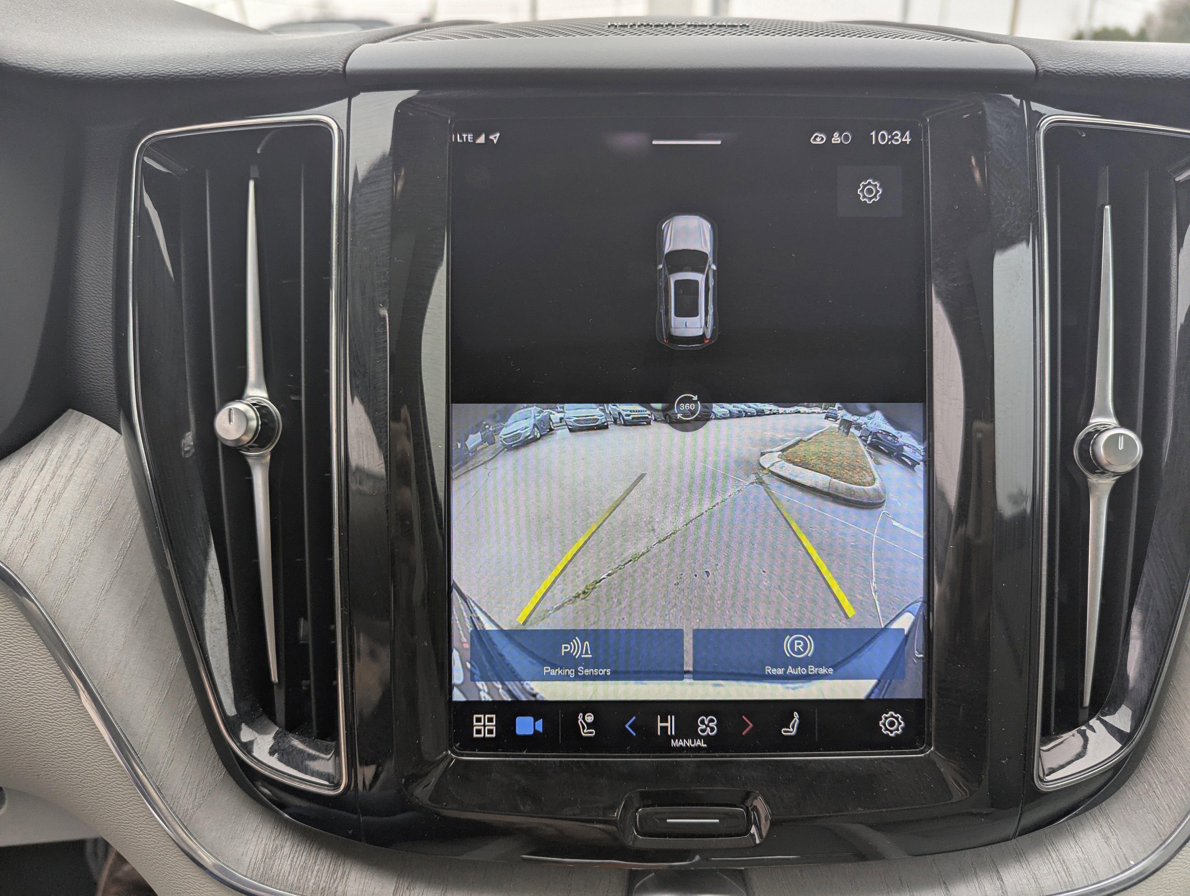 2023 Volvo XC60 B5 Plus Dark Theme