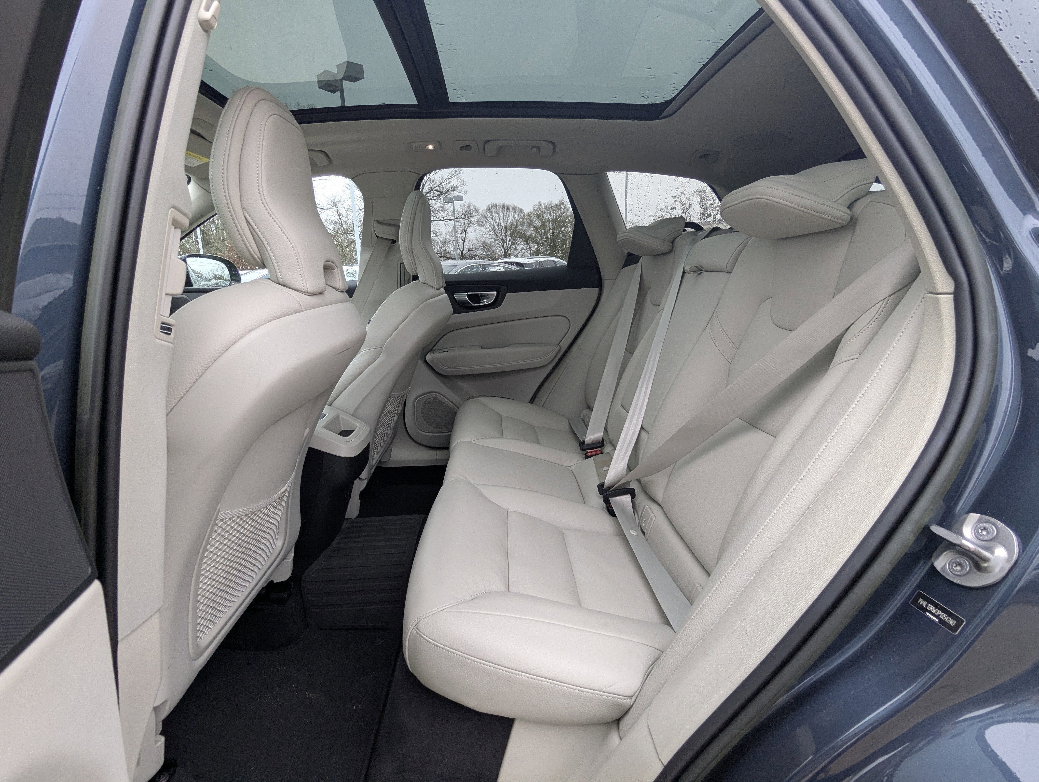 2023 Volvo XC60 B5 Plus Dark Theme