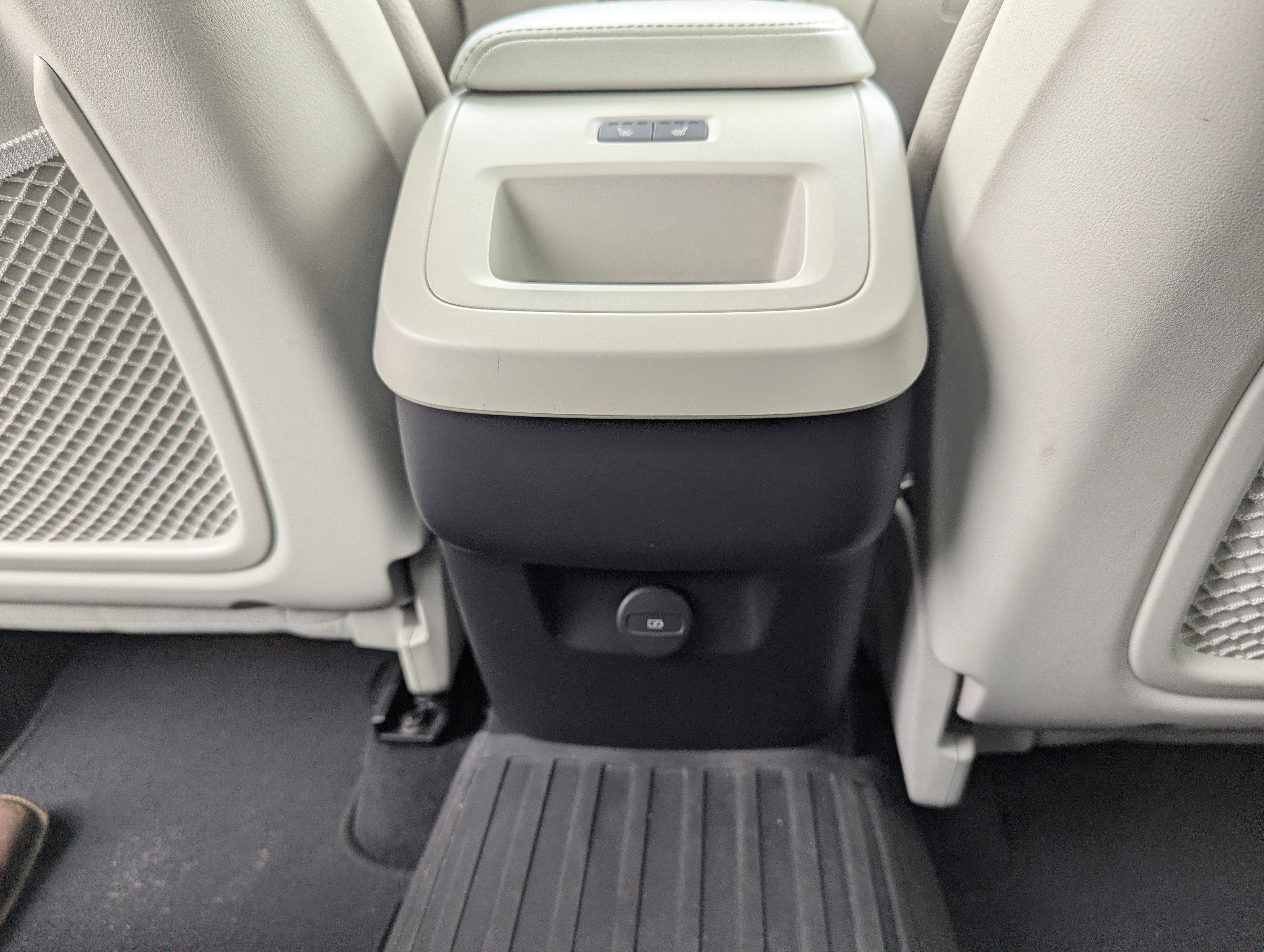 2023 Volvo XC60 B5 Plus Dark Theme