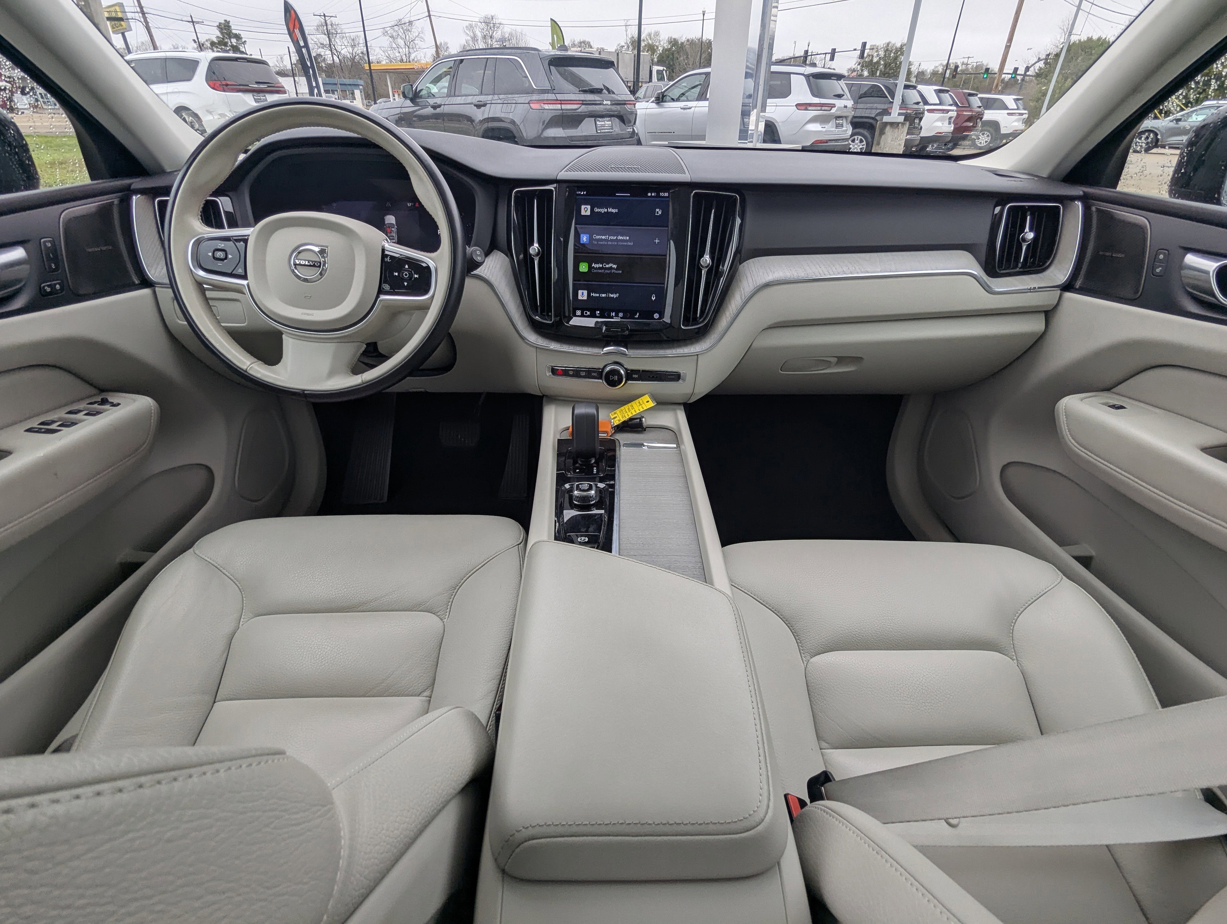 2023 Volvo XC60 B5 Plus Dark Theme