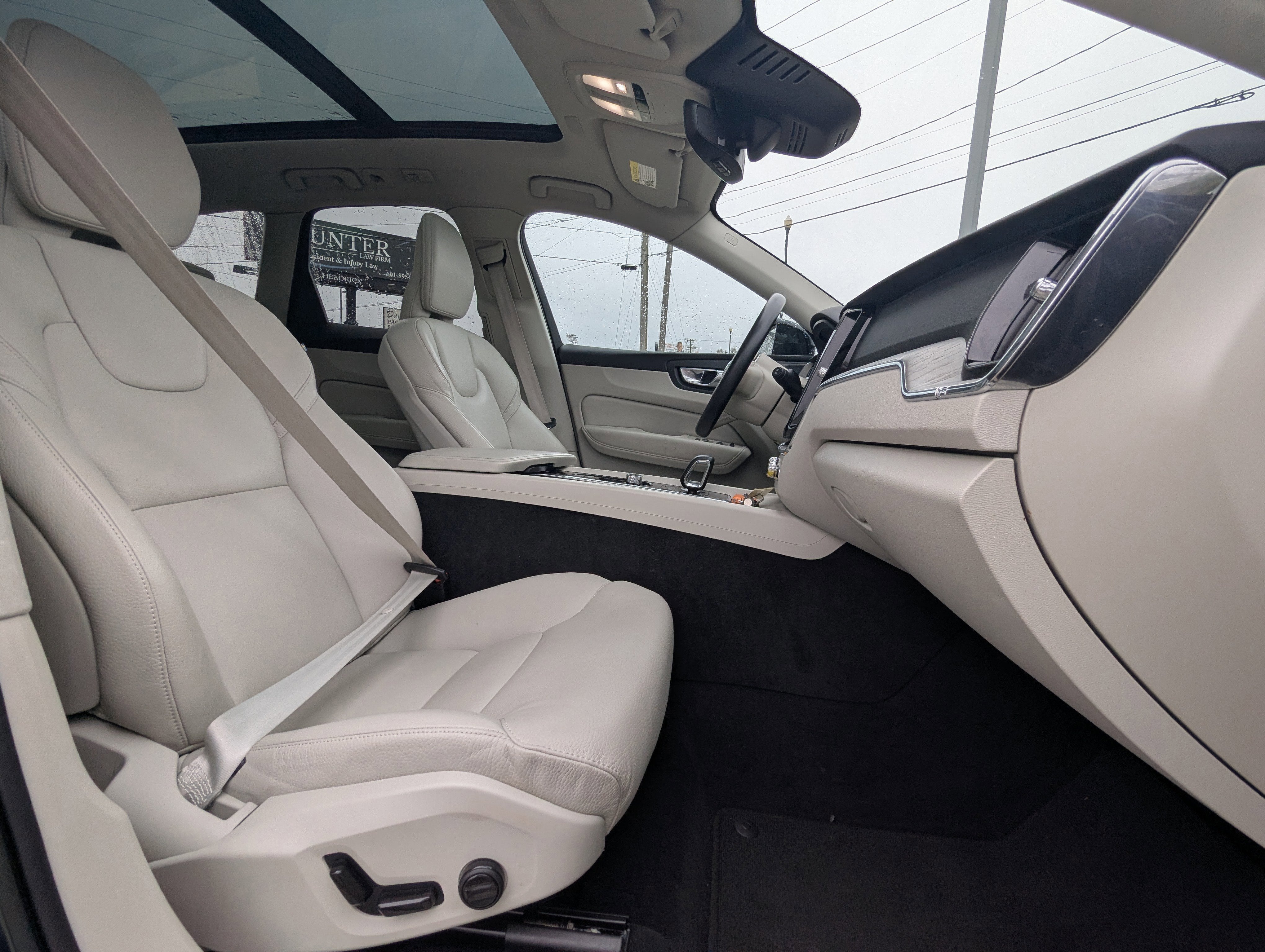 2023 Volvo XC60 B5 Plus Dark Theme